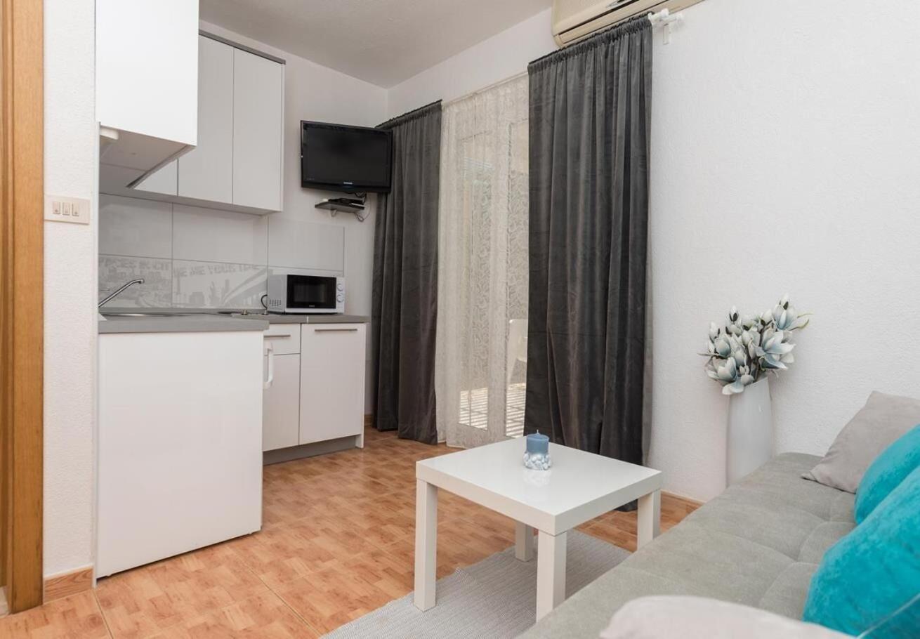 Apartments Ivi - 100 M From Pebble Beach Drašnice Exteriér fotografie
